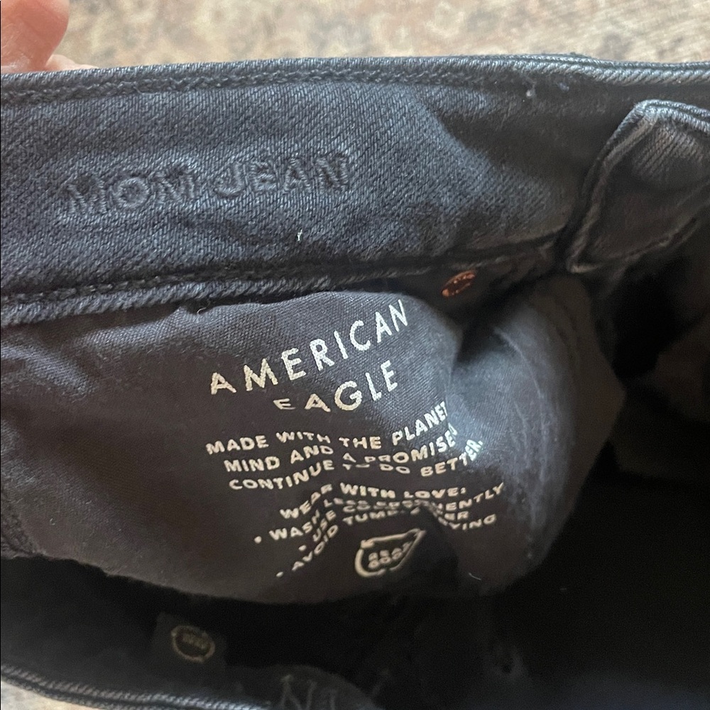 American Eagle Strigid Mom Jean - Picture 7 of 7